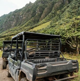 jeep-car-hawaii_23-2148892253